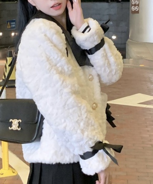 Mejoul（メジュール）の「【2025秋冬新作】リボンPU切り替え バイカラーフェイクファーコート（その他アウター・レディース・ホワイト・L/M）」の6枚目の写真