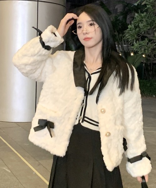 Mejoul（メジュール）の「【2025秋冬新作】リボンPU切り替え バイカラーフェイクファーコート（その他アウター・レディース・ホワイト・L/M）」の7枚目の写真