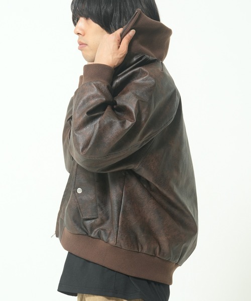 CORISCO（コリスコ）の「フェイクレザー薄中綿スタンドブルゾン(M1)（ブルゾン・メンズ・ブラウン/ブラック/ダークブラウン・LARGE/MEDIUM/X-LARGE）」の10枚目の写真