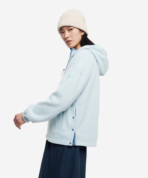 AIGLE（エーグル）の「ポーラーテック ハーフジップフリースパーカー / POLARTEC THERMAL PRO（パーカー・レディース・ライトブルー/ホワイト・36/38）」の4枚目の写真