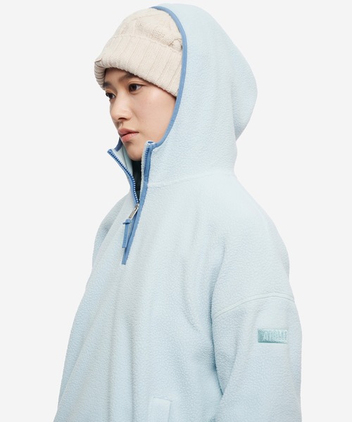 AIGLE（エーグル）の「ポーラーテック ハーフジップフリースパーカー / POLARTEC THERMAL PRO（パーカー・レディース・ライトブルー/ホワイト・36/38）」の5枚目の写真