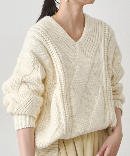LOUNGEDRESS（ラウンジドレス）の「ケーブルVニット（ニット/セーター・レディース・アイボリー/レッド/ネイビー・FREE）」の3枚目の写真