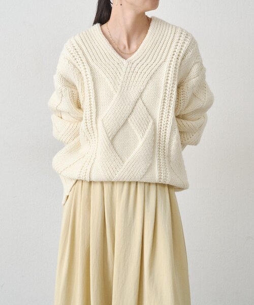 LOUNGEDRESS（ラウンジドレス）の「ケーブルVニット（ニット/セーター・レディース・アイボリー/レッド/ネイビー・FREE）」の9枚目の写真