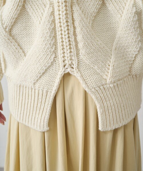 LOUNGEDRESS（ラウンジドレス）の「ケーブルVニット（ニット/セーター・レディース・アイボリー/レッド/ネイビー・FREE）」の18枚目の写真
