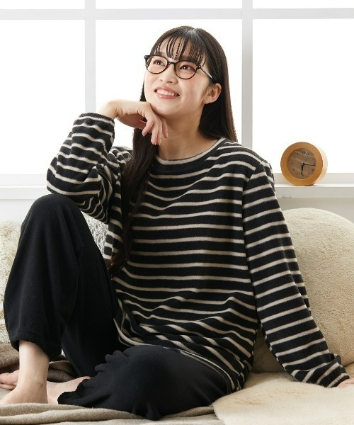 nissen(ニッセン)の「ふわぬくフリースルームウェア上下セット(ルームウェア/パジャマ・レディース・ブラック×レッド/レッド系/ネイビー×ホワイト/ブラック×ベージュ/ライトグレー系・S/M/L/LL/3L)」の2枚目の写真