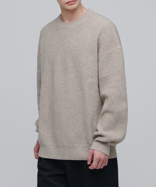 MUSINSA STANDARD（ムシンサスタンダード）の「オーバーサイズリブクルーネックニット[オートミール]（ニット/セーター・メンズ・その他・SMALL/MEDIUM/LARGE/X-LARGE/XX-LARGE）」の2枚目の写真