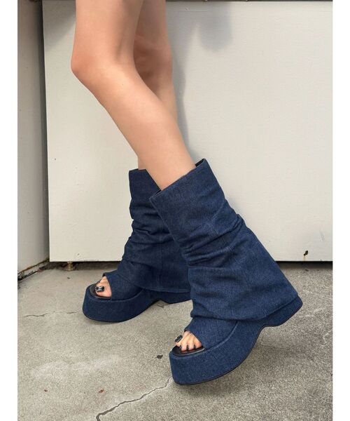 EMODA(エモダ)の「ウェッジヒールカバーサンダル(サンダル・レディース・ブラック/ブルー・SMALL/MEDIUM/LARGE)」の3枚目の写真
