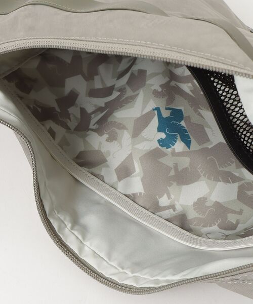 CHROME（クローム）の「［ CHROME / クローム ］YOYOGI 14L MESSENGER / ヨヨギ 14L メッセンジャー 耐水 14L ショルダーバッグ（ショルダーバッグ・メンズ・グレー・FREE）」の11枚目の写真