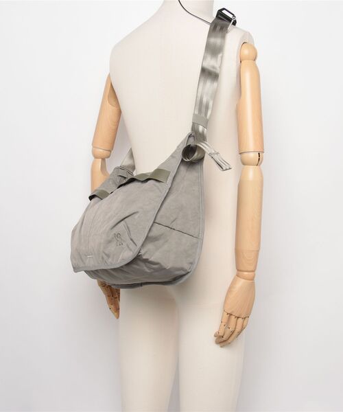 CHROME（クローム）の「［ CHROME / クローム ］YOYOGI 14L MESSENGER / ヨヨギ 14L メッセンジャー 耐水 14L ショルダーバッグ（ショルダーバッグ・メンズ・グレー・FREE）」の12枚目の写真