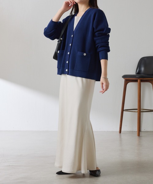 COLLAGE GALLARDAGALANTE（コラージュガリャルダガランテ）の「ツヤボタンカーディガン/WEB限定カラー展開（カーディガン/ボレロ・レディース・ネイビー/オレンジ/サックスブルー・FREE）」の9枚目の写真