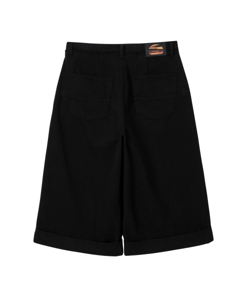 MIDSUN(ミッドサン)の「Frayed Blunt Bermuda Pants-Black(その他パンツ・レディース・その他・MEDIUM/LARGE/X-LARGE)」の3枚目の写真