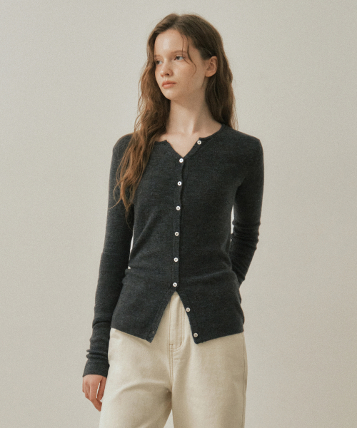 WEDNESDAYOASISFORWOMEN(ウェンズデー オアシス フォー ウーマン)の「シアーアルパカニットカーディガン_CHARCOAL(WC25-KN41)(カーディガン/ボレロ・レディース・チャコール・FREE)」の1枚目の写真