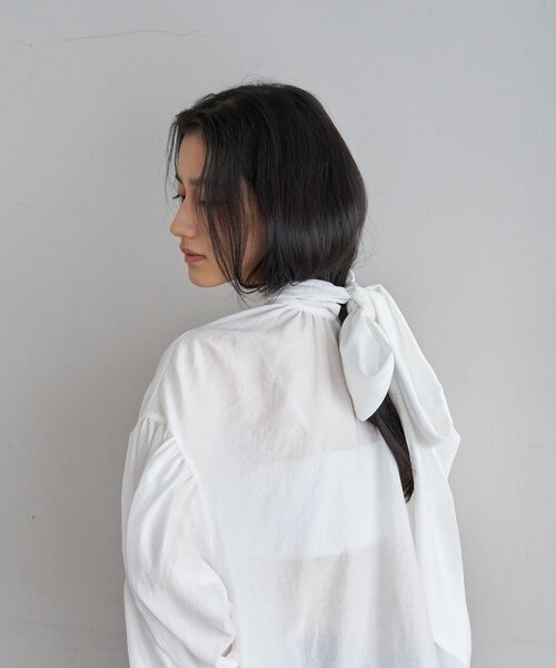 SHENERY（シーナリー）の「ボウタイブラウス（シャツ/ブラウス・レディース・ブラック/オフホワイト/ベージュ・FREE）」の6枚目の写真