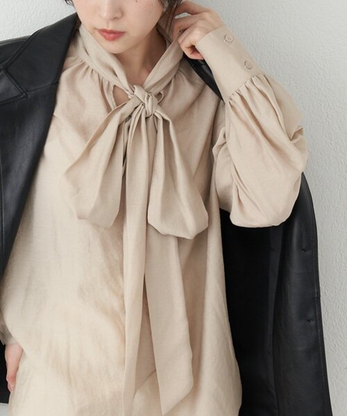 SHENERY（シーナリー）の「ボウタイブラウス（シャツ/ブラウス・レディース・ブラック/オフホワイト/ベージュ・FREE）」の11枚目の写真