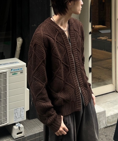 Chikashitsu +（チカシツプラス）の「【CS】cable knit zip cardigan
