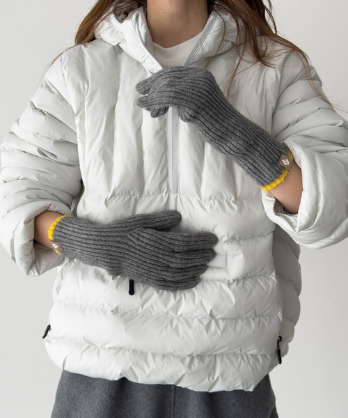 CANAL JEAN（キャナルジーン）の「El mar　ホールタッチバイカラーグローブ（手袋・レディース・ベージュ/グレー・ONE SIZE）」の2枚目の写真