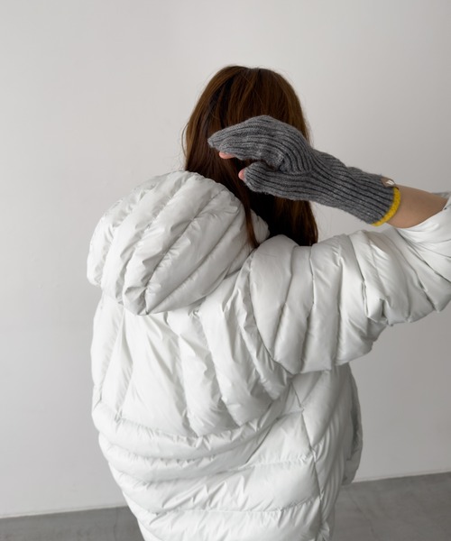 CANAL JEAN（キャナルジーン）の「El mar　ホールタッチバイカラーグローブ（手袋・レディース・ベージュ/グレー・ONE SIZE）」の4枚目の写真