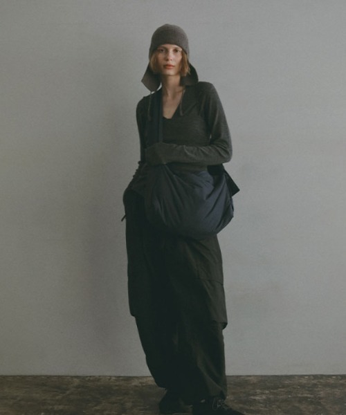 ETRE TOKYO（エトレトウキョウ）の「Marmot×ETRE TOKYO PERTEXパディングショルダーバック（ショルダーバッグ・レディース・ネイビー/オフホワイト・FREE）」の4枚目の写真