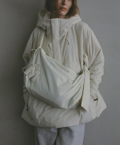 ETRE TOKYO（エトレトウキョウ）の「Marmot×ETRE TOKYO PERTEXパディングショルダーバック（ショルダーバッグ・レディース・ネイビー/オフホワイト・FREE）」の9枚目の写真