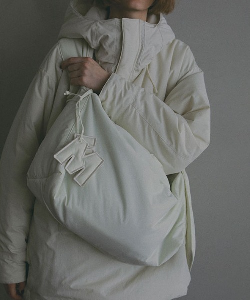 ETRE TOKYO（エトレトウキョウ）の「Marmot×ETRE TOKYO PERTEXパディングショルダーバック（ショルダーバッグ・レディース・ネイビー/オフホワイト・FREE）」の12枚目の写真