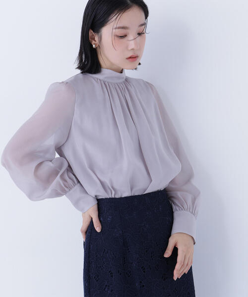 NATURAL BEAUTY BASIC（ナチュラルビューティーベーシック）の「◇ハイネックボリュームシアーブラウス（シャツ/ブラウス・レディース・オフホワイト/ベージュ/ラベンダー/グレー・MEDIUM/SMALL）」の5枚目の写真