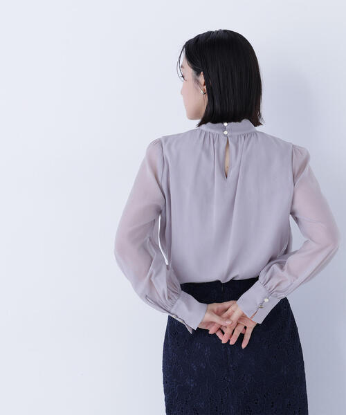 NATURAL BEAUTY BASIC（ナチュラルビューティーベーシック）の「◇ハイネックボリュームシアーブラウス（シャツ/ブラウス・レディース・オフホワイト/ベージュ/ラベンダー/グレー・MEDIUM/SMALL）」の7枚目の写真