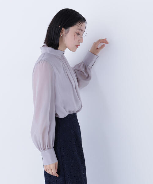 NATURAL BEAUTY BASIC（ナチュラルビューティーベーシック）の「◇ハイネックボリュームシアーブラウス（シャツ/ブラウス・レディース・オフホワイト/ベージュ/ラベンダー/グレー・MEDIUM/SMALL）」の9枚目の写真