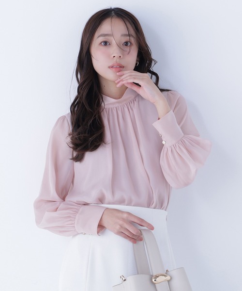 NATURAL BEAUTY BASIC（ナチュラルビューティーベーシック）の「◇ハイネックボリュームシアーブラウス（シャツ/ブラウス・レディース・オフホワイト/ベージュ/ラベンダー/グレー・MEDIUM/SMALL）」の4枚目の写真