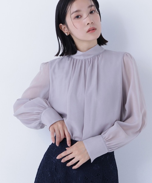 NATURAL BEAUTY BASIC（ナチュラルビューティーベーシック）の「◇ハイネックボリュームシアーブラウス（シャツ/ブラウス・レディース・オフホワイト/ベージュ/ラベンダー/グレー・MEDIUM/SMALL）」の3枚目の写真