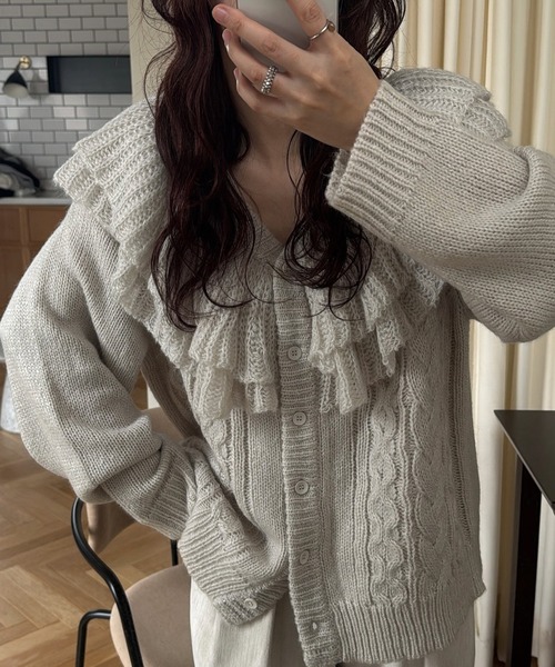 WILLFULLY(ウィルフリー)の「shoulder frill cable knit cardigan(カーディガン/ボレロ・レディース・その他/ストーン/ピンクベージュ・FREE)」の6枚目の写真