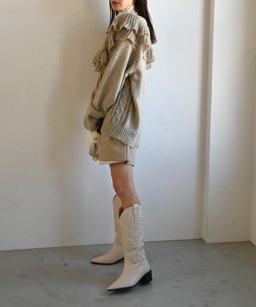 WILLFULLY(ウィルフリー)の「shoulder frill cable knit cardigan(カーディガン/ボレロ・レディース・その他/ストーン/ピンクベージュ・FREE)」の10枚目の写真