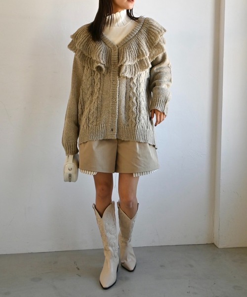 WILLFULLY(ウィルフリー)の「shoulder frill cable knit cardigan(カーディガン/ボレロ・レディース・その他/ストーン/ピンクベージュ・FREE)」の9枚目の写真