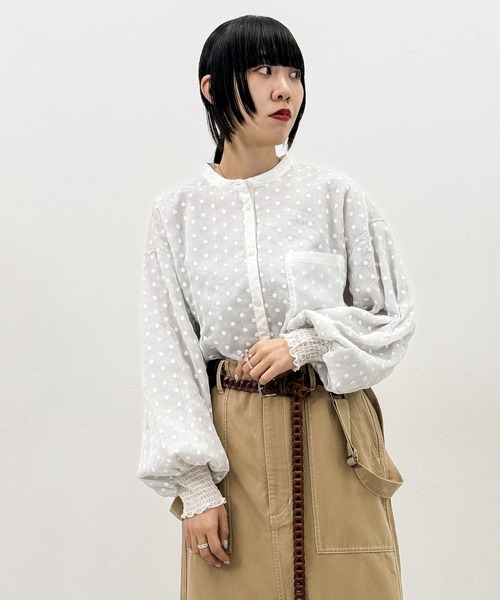 niko and...（ニコアンド）の「[MODE NORM CORE] フラワーエンブロレイヤーシャツ（シャツ/ブラウス・レディース・オフホワイト/ブラック・LARGE/MEDIUM）」の14枚目の写真