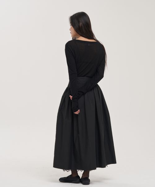 LEVHEARTED（レブハティッド）の「ソフィチェ Vラインボリュームスカート - ブラック（スカート・レディース・ブラック・SMALL/MEDIUM）」の8枚目の写真