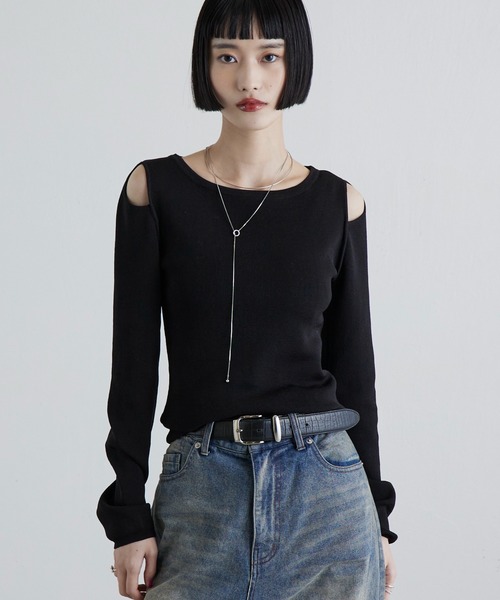 Lui's(ルイス)の「ボートネックショルダーデザインニットトップス(ニット/セーター・レディース・ブラウン/ベージュ/ブラック・FREE)」の1枚目の写真