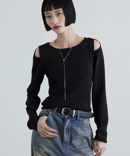 Lui's(ルイス)の「ボートネックショルダーデザインニットトップス(ニット/セーター・レディース・ブラウン/ベージュ/ブラック・FREE)」の4枚目の写真