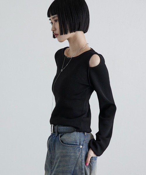 Lui's(ルイス)の「ボートネックショルダーデザインニットトップス(ニット/セーター・レディース・ブラウン/ベージュ/ブラック・FREE)」の5枚目の写真