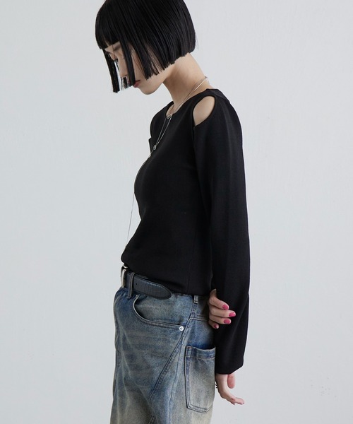 Lui's(ルイス)の「ボートネックショルダーデザインニットトップス(ニット/セーター・レディース・ブラウン/ベージュ/ブラック・FREE)」の7枚目の写真