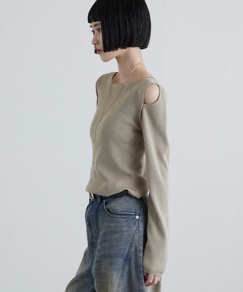 Lui's(ルイス)の「ボートネックショルダーデザインニットトップス(ニット/セーター・レディース・ブラウン/ベージュ/ブラック・FREE)」の13枚目の写真