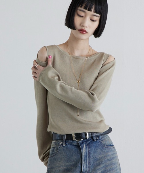 Lui's(ルイス)の「ボートネックショルダーデザインニットトップス(ニット/セーター・レディース・ブラウン/ベージュ/ブラック・FREE)」の11枚目の写真