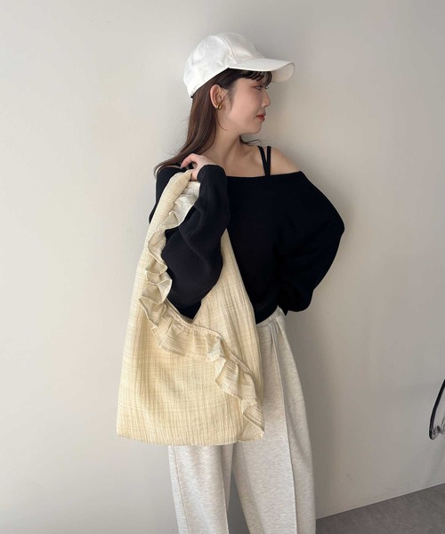 earth music&ecology（アースミュージックアンドエコロジー）の「フリルトライアングルバッグ（ボストンバッグ・レディース・ブラック/アイボリー/イエロー・FREE）」の6枚目の写真