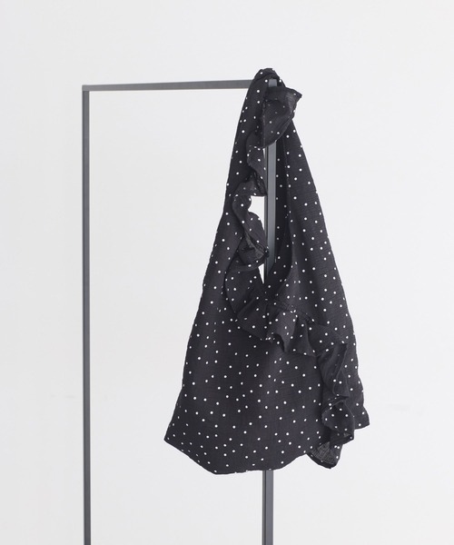 earth music&ecology（アースミュージックアンドエコロジー）の「フリルトライアングルバッグ（ボストンバッグ・レディース・ブラック/アイボリー/イエロー・FREE）」の7枚目の写真