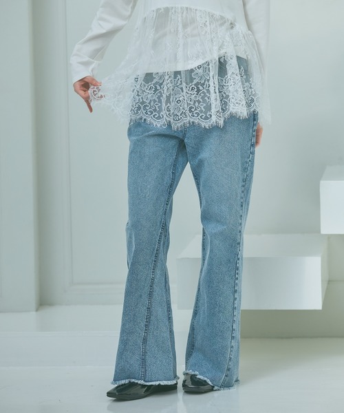 LAKOLE（ラコレ）の「フリンジフレアデニムパンツ /642717（デニムパンツ・レディース・インディゴブルー/ベージュ/ブラック・LARGE/MEDIUM）」の3枚目の写真