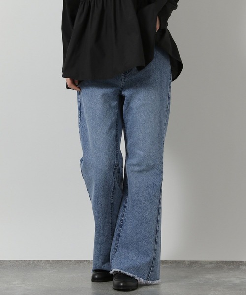 LAKOLE（ラコレ）の「フリンジフレアデニムパンツ /642717（デニムパンツ・レディース・インディゴブルー/ベージュ/ブラック・LARGE/MEDIUM）」の7枚目の写真