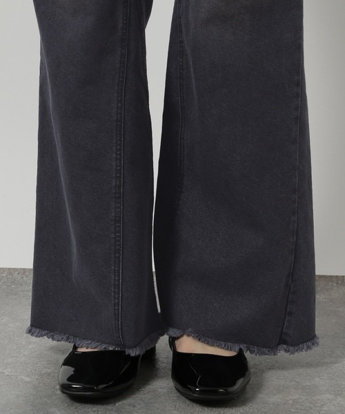 LAKOLE（ラコレ）の「フリンジフレアデニムパンツ /642717（デニムパンツ・レディース・インディゴブルー/ベージュ/ブラック・LARGE/MEDIUM）」の18枚目の写真