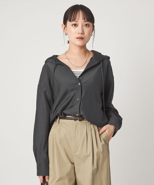 green label relaxing(グリーンレーベルリラクシング)の「フード シャツ UVカット 接触冷感(シャツ/ブラウス・レディース・オフホワイト/モカ/ダークグレー・FREE)」の9枚目の写真