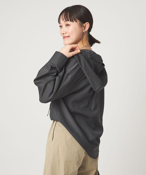 green label relaxing(グリーンレーベルリラクシング)の「フード シャツ UVカット 接触冷感(シャツ/ブラウス・レディース・オフホワイト/モカ/ダークグレー・FREE)」の10枚目の写真