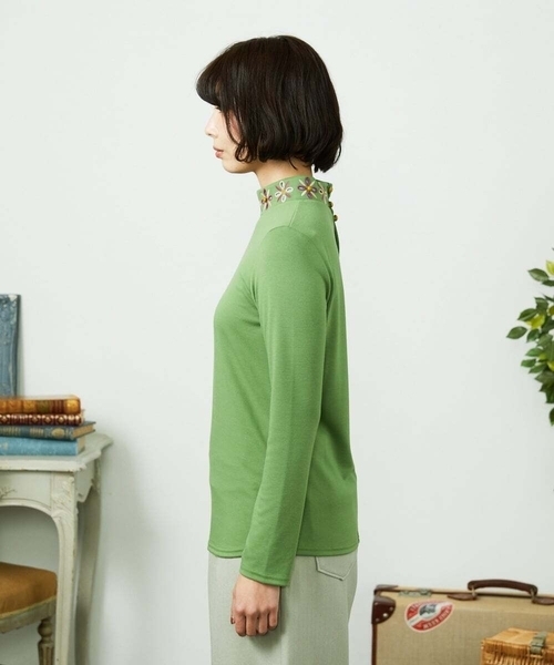 Jocomomola(ホコモモラ)の「ベアスムース 配色フラワー刺繍カットソー(Tシャツ/カットソー・レディース・ブルー/グリーン/アイボリー/ライトピンク・40)」の10枚目の写真