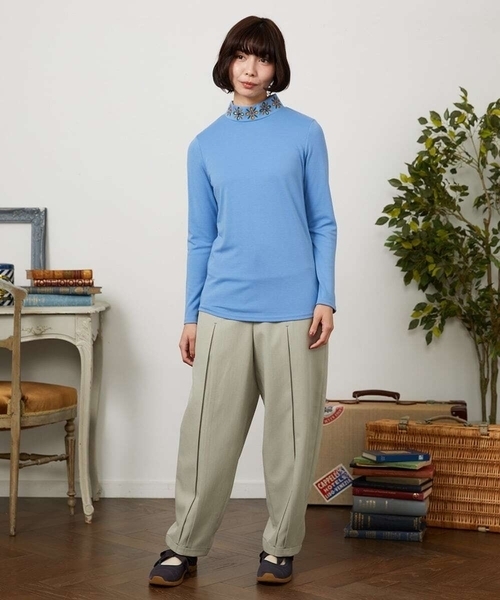 Jocomomola(ホコモモラ)の「ベアスムース 配色フラワー刺繍カットソー(Tシャツ/カットソー・レディース・ブルー/グリーン/アイボリー/ライトピンク・40)」の19枚目の写真