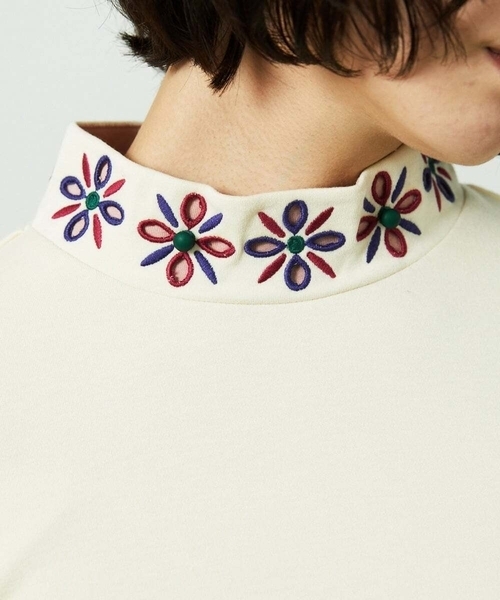 Jocomomola(ホコモモラ)の「ベアスムース 配色フラワー刺繍カットソー(Tシャツ/カットソー・レディース・ブルー/グリーン/アイボリー/ライトピンク・40)」の20枚目の写真